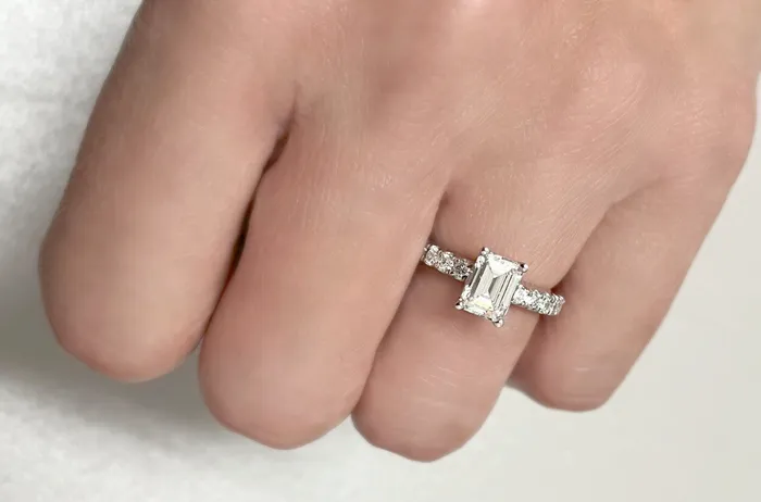 Albert Hern Rings Ring Platinum Emerald Cut with 12 Diamonds D VVS2 GIA Albert Hern Rings Ring Platinum Emerald Cut with 12 Diamonds D VVS2 GIA