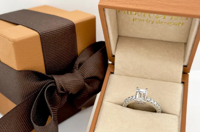 Albert Hern Rings Ring Platinum Emerald Cut with 12 Diamonds D VVS2 GIA Albert Hern Rings Ring Platinum Emerald Cut with 12 Diamonds D VVS2 GIA