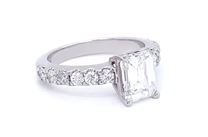 Albert Hern Rings Ring Platinum Emerald Cut with 12 Diamonds D VVS2 GIA Albert Hern Rings Ring Platinum Emerald Cut with 12 Diamonds D VVS2 GIA