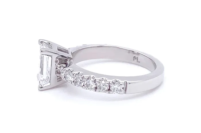 Albert Hern Rings Ring Platinum Emerald Cut with 12 Diamonds D VVS2 GIA Albert Hern Rings Ring Platinum Emerald Cut with 12 Diamonds D VVS2 GIA
